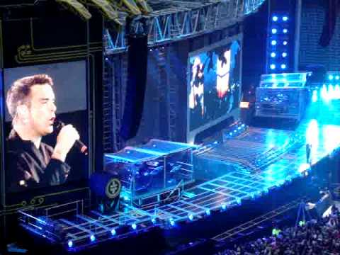 Progress Live 2011: Robbie Performs Angels At Manchester (8 June)