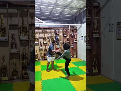 melatih reaksi serangan pesilat cilik