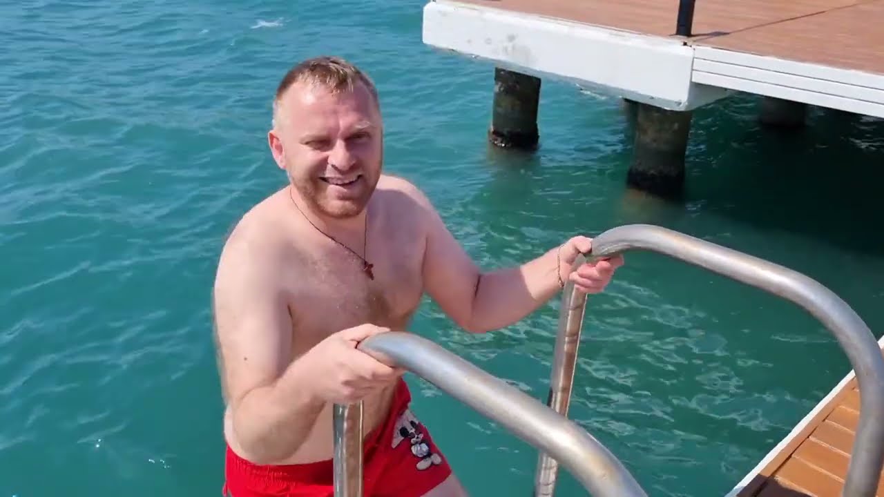 Купаемся в море Ужин шикарный. CLUB TUANA