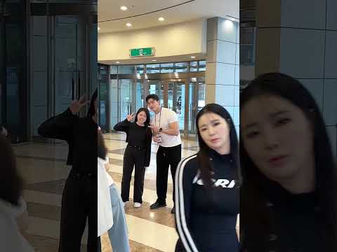 인기 많은 남자의 아내로 산다는 건...