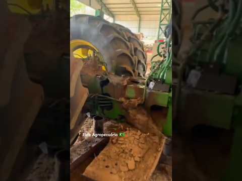 Partiu o 8R no meio 😱💪🚜Deuxe seu comentário #eliteagropecuaria #automobile #agro