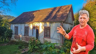 DEPOIS DE MUITAS GERAÇÕES ELE VIVE SOZINHO NESTA LINDA CASA CENTENÁRIA!