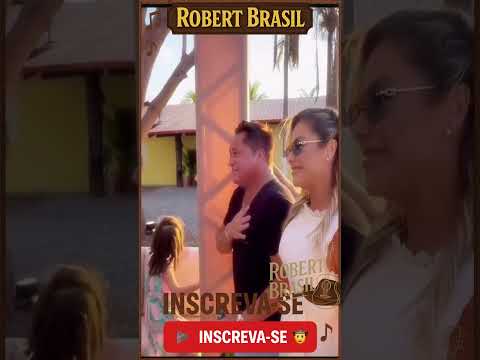 Surpresa da Poliana pro maridão Leonardo! 😍 Amado Batista cantando… d+++! 🎤 #Sertanejo