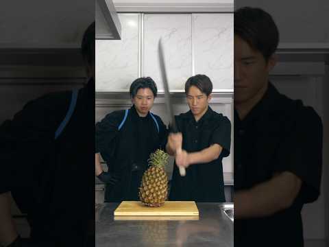 パイナップルを一撃で切る🍍🔪