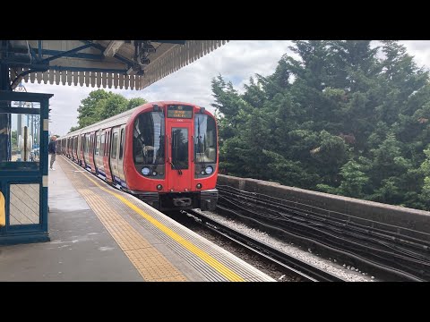 A Few Trains At: Turnham Green (01/06/23) District and Piccadilly Lines
