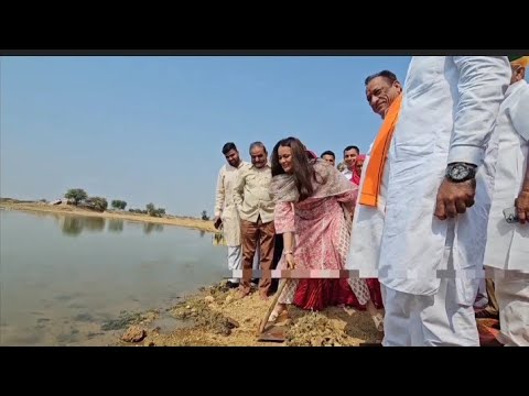 बाड़मेर जिला कॉलेक्टर ias टीना डाबी ने थामा फावड़ा#viralvideo #tinadabi #upscmotvation #barmer