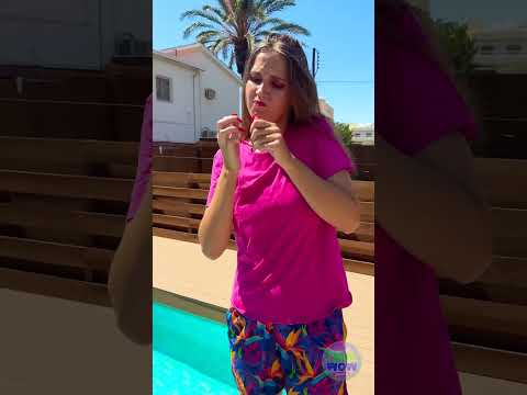 ¡Ella siguió reglas estrictas solo para nadar! 🏊‍♀️😲 #divertido #verano