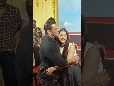 #salmankhan meets with his Tere Naam movie actress #bhumikachawla