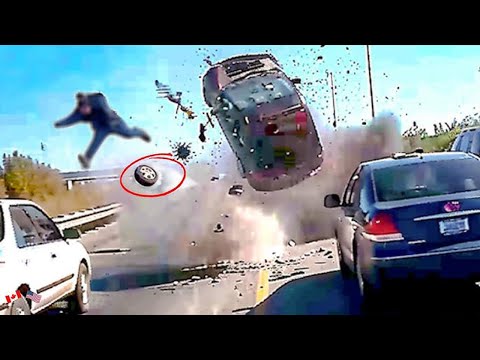 Dangerous Shocking Moments Car Crashes of Idiots In Cars Caught On Camera - Total Idiot at Work