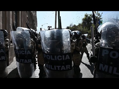 Bolivia military police close Plaza Murillo as troops deploy outside presidency | AFP