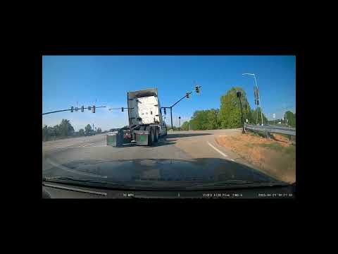 Idiot in semi cuts off cammer