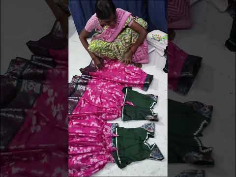 ఒక్క శారీ తో మూడు లంగా జాకెట్స్ కుట్టినాను చూడండి.#trending #saree#three#langa#jockets