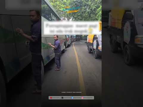 Truk Bermuatan Kayu Alami Patah As, Jalur Pangandaran Macet Panjang