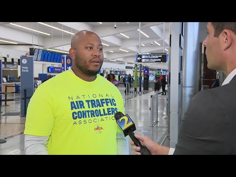 Unpaid air traffic controllers spend day off calling for government shutdown to end