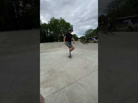 WORLDS BEST SCOOTER TRICKS #viralvideo #scooter #skatepark