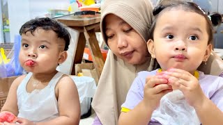 SEGER !!! Si KEMBAR GAK MAU BERHENTI MAKAN SEMANGKA 😂