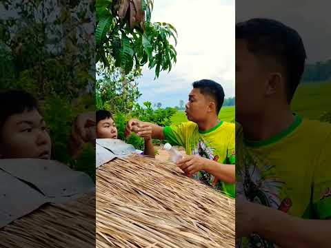 น้ำช่างตกอ้ายกะเลยเอาไปให้เพิ่นสื่อสื่อดอกเทอ😂😂😂 #funny #ขึ้นหน้าฟีด