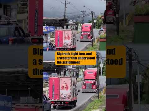 A Scooter Driver Saves the Day in Traffic!