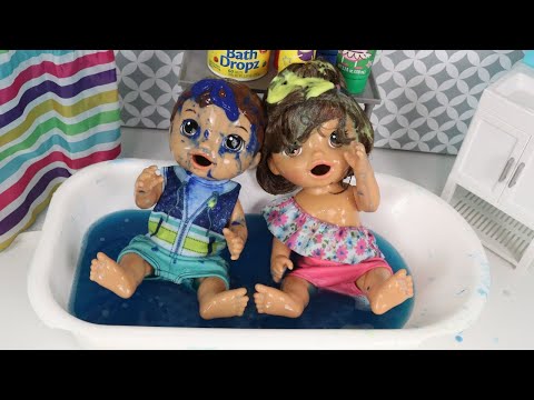 BABY ALIVE GÊMEOS TOMANDO BANHO COM TINTAS COLORIDAS E DIVERTIDAS!