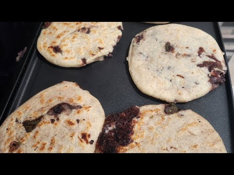 Como hacer Gorditas de frijoles negros en comal receta Economica