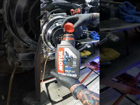 Oil Change using Motul, Spark Plug Check Bajaj 150 Super Chetak Vespa