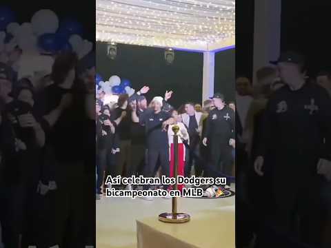DODGERS de LOS ÁNGELES SIGUEN CELEBRANDO su BICAMPEONATO en MLB