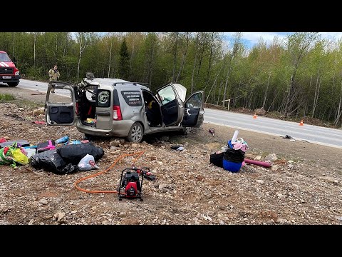 "Ларгус" с 2 дамами убился о фуру