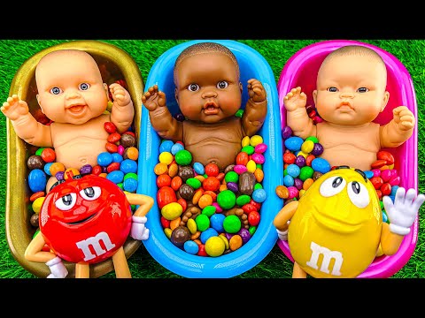 Satisfying ASMR l Rainbow Kinetic Sand & Magic Bathtubs Full of M&M's Candy with Mixing Skittles