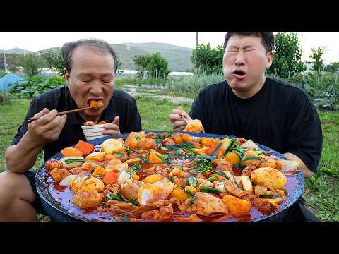 순살 닭도리탕에 쫄깃하게 구운 곱창, 대창 넣은 솥뚜껑 곱도리탕! (Chicken stew with Gopchang) 요리&먹방!! - Mukbang eating show