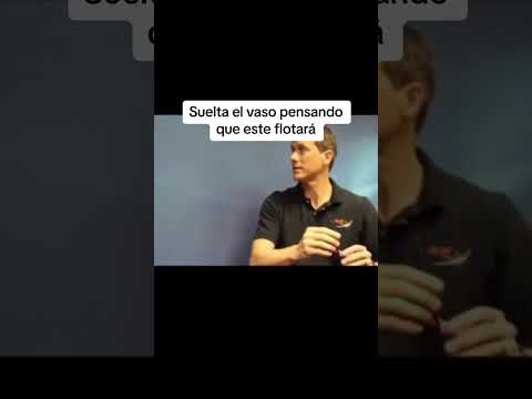 Astronautas olvidando que ya no están en el espacio #shorts