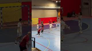 La magnifique relation entre demi et pivot 👀😮‍💨 @zangezino__ ➡️ @jeap.ps_971 #handball #goal #but