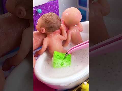 Twin Mini-Baby Dolls Bath