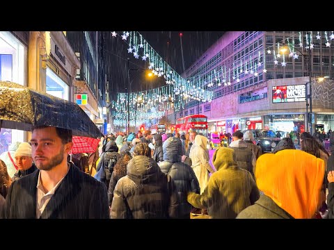 London Rain Walk ☔️ Crowded Oxford Street incl. Selfridges’ Christmas Celebrations 2024 ✨ 4K HDR