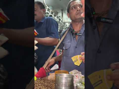 লোকাল ট্রেন এ টাইম পাস নিরামিষ সেদ্ধ ছোলা #shorts #streetfood #localtrain