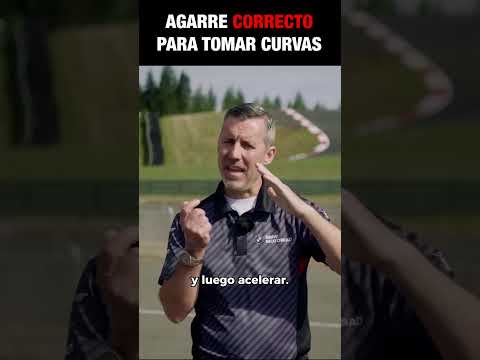 Así debes agarrar tu moto para tomar curvas #shorts