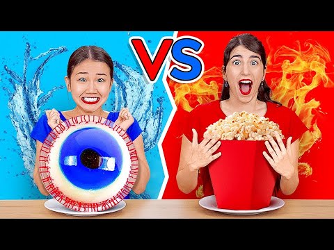 تحدي الألوان "الأحمر" مقابل "الأزرق" || تناول كل شيء بلون واحد فقط ليوم كامل