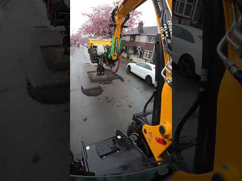 Throwback đ„ Breaking out around a manhole prior to tarmac #excavator #jcb #constructionequipment