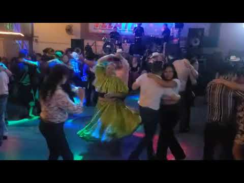 bailando con catalina  en fiesta norteña y los primos de chihuahua