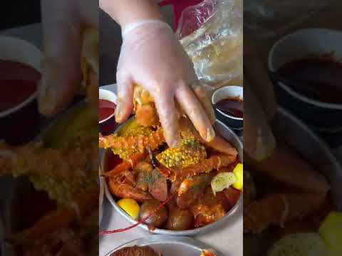 MASSIVE LOBSTERS and seafood boils in Las Vegas at Crab n Spice!
