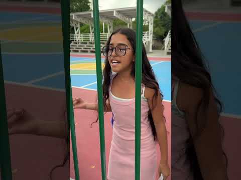 Niña Regala sus ahorros a unos mendiguitos