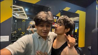 Saksh Ne gym M Kiss 💋 De Di😱