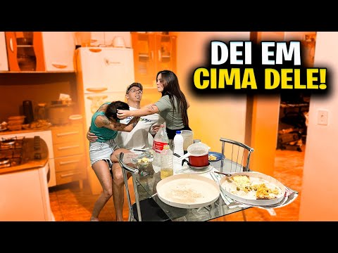 DEI EM CIMA DO MEU AMIGO NA FRENTE DA NAMORADA DELE!!