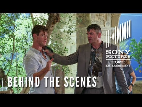 Men in Black: International -  Behind the Scenes Clip -  Chris Hemsworth's Physical Comedy