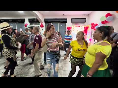 🛑Ambiente sano y con sabor a cumbias para bailar , mira lo que pasó en el baile 😱