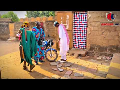 Le Fou Woroli, Boua Ladji et Diabate vendeur de Terrain V8 et Batiani l'acheteur