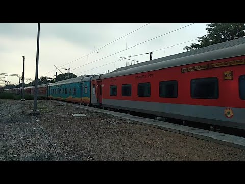14004 Malda Town Express (New Delhi - Malda Town)