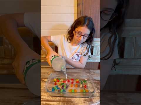 Fini congelada na Sprite, será que vai dar certo? #challenge #fini #gummybear #viral #trend