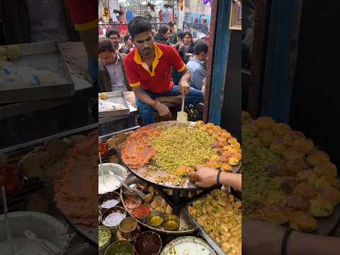 Kashi Chat Bhandar ki Alootikki ♥️ खाने के लिए लगती है  लम्बी Line 😱 #ashortaday #short #shorts