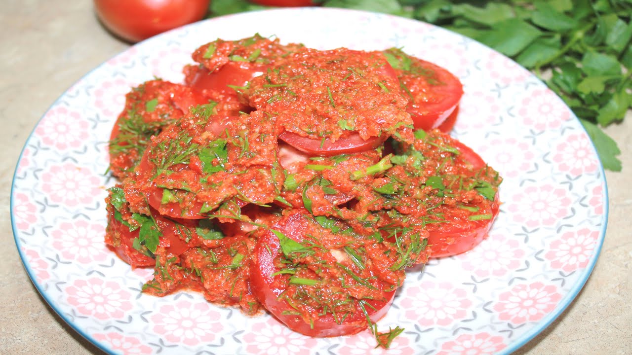 Салат из помидоров - готовлю постоянно, пикантный и вкусный