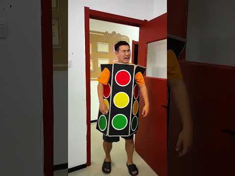 ELE FINGIU UM ACIDENTE PARA NÃO LEVAR BRONCA E O QUE O PROFESSOR REVELOU FOI HUMILHANTE! 😱